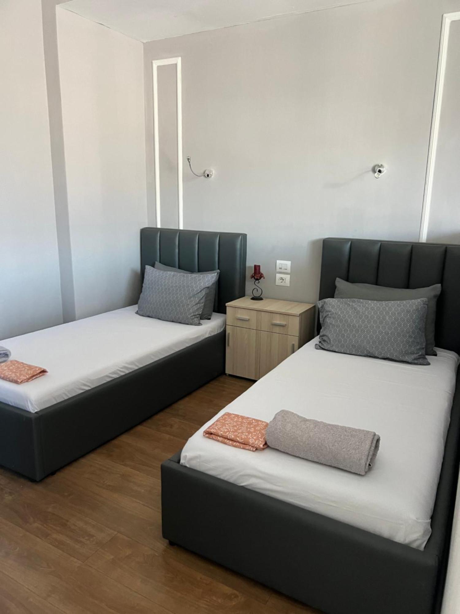 City Centre Rooms 4R ชโคเดอร์ ภายนอก รูปภาพ