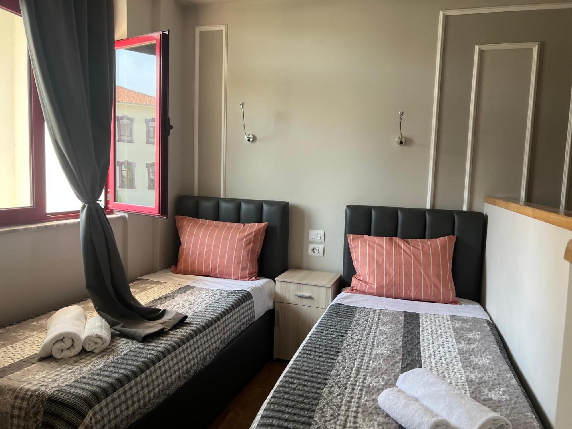 City Centre Rooms 4R ชโคเดอร์ ภายนอก รูปภาพ