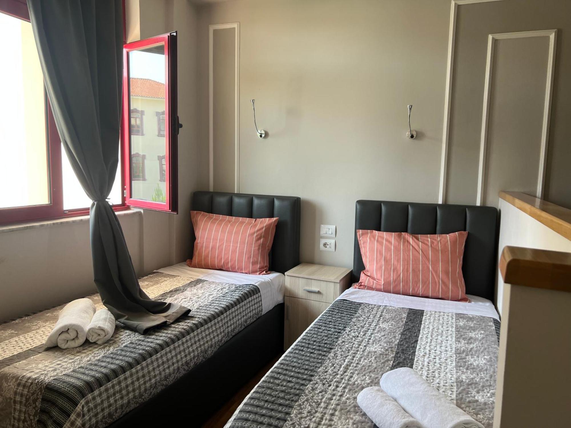 City Centre Rooms 4R ชโคเดอร์ ภายนอก รูปภาพ